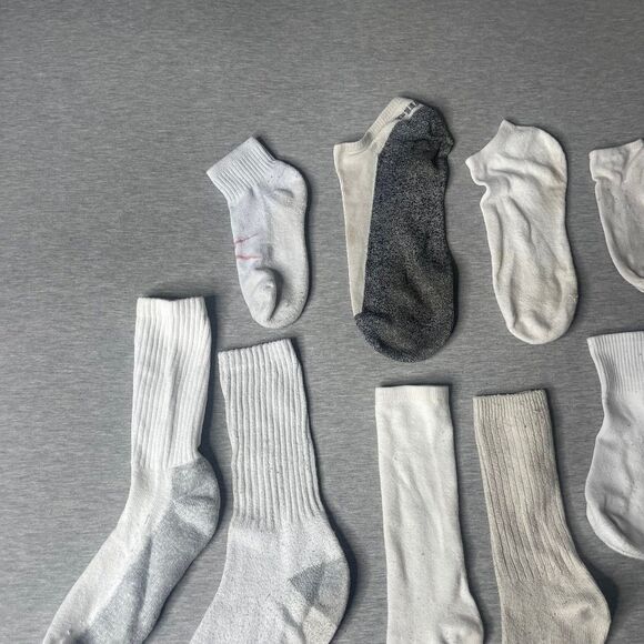 Hanes Women’s Athletic Performance Mismatched 11 Ankle & Crew Socks - Picture 3 of 6